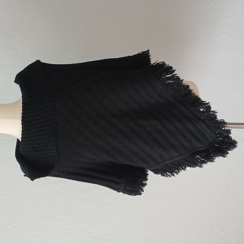 Poncho - Picture 5 of 7